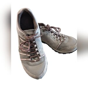 Columbia Yama II Hiking Trail Gray TechLite Omni Grip Sneakers- Size 8